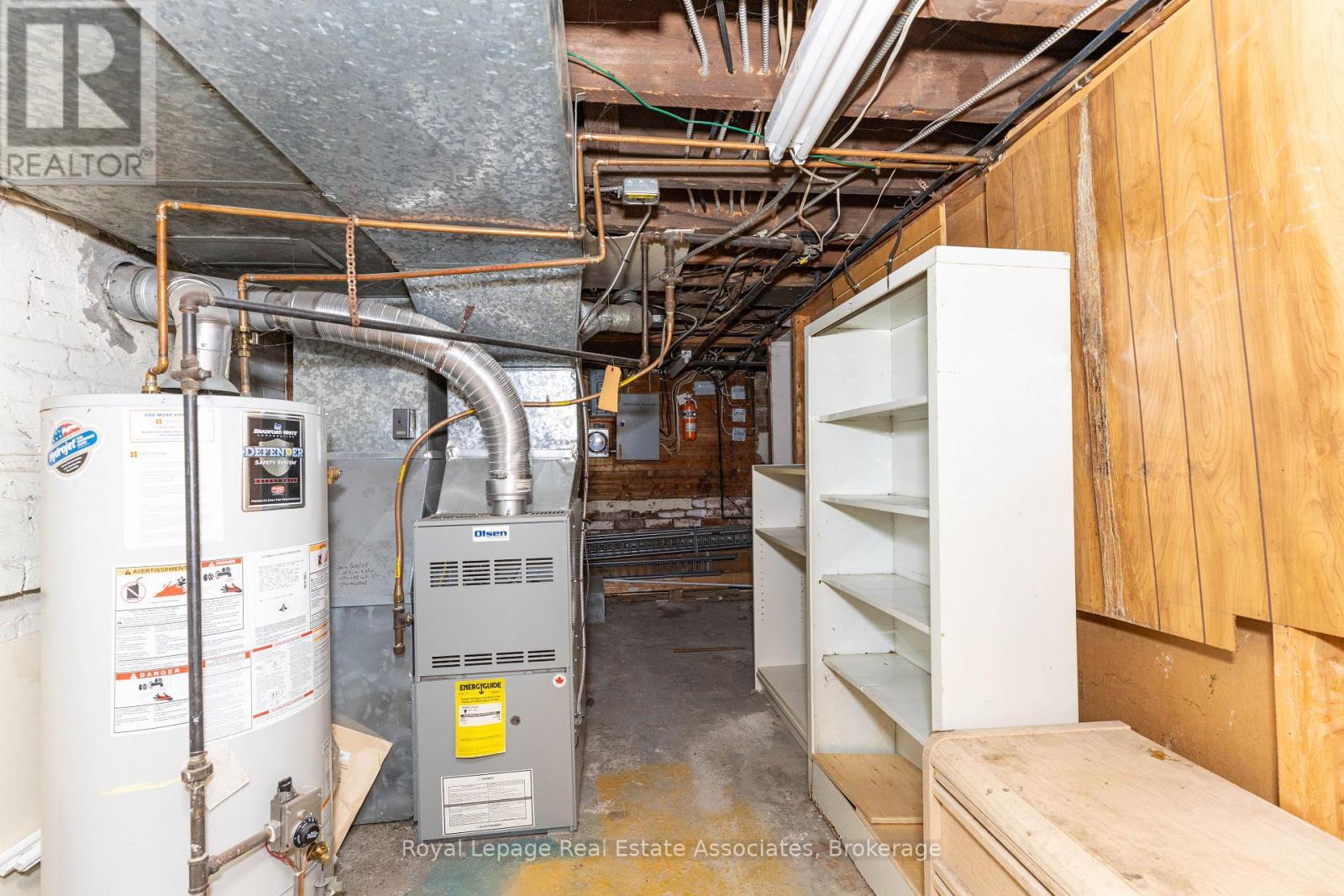 654 Bloor Street W, Toronto, ON