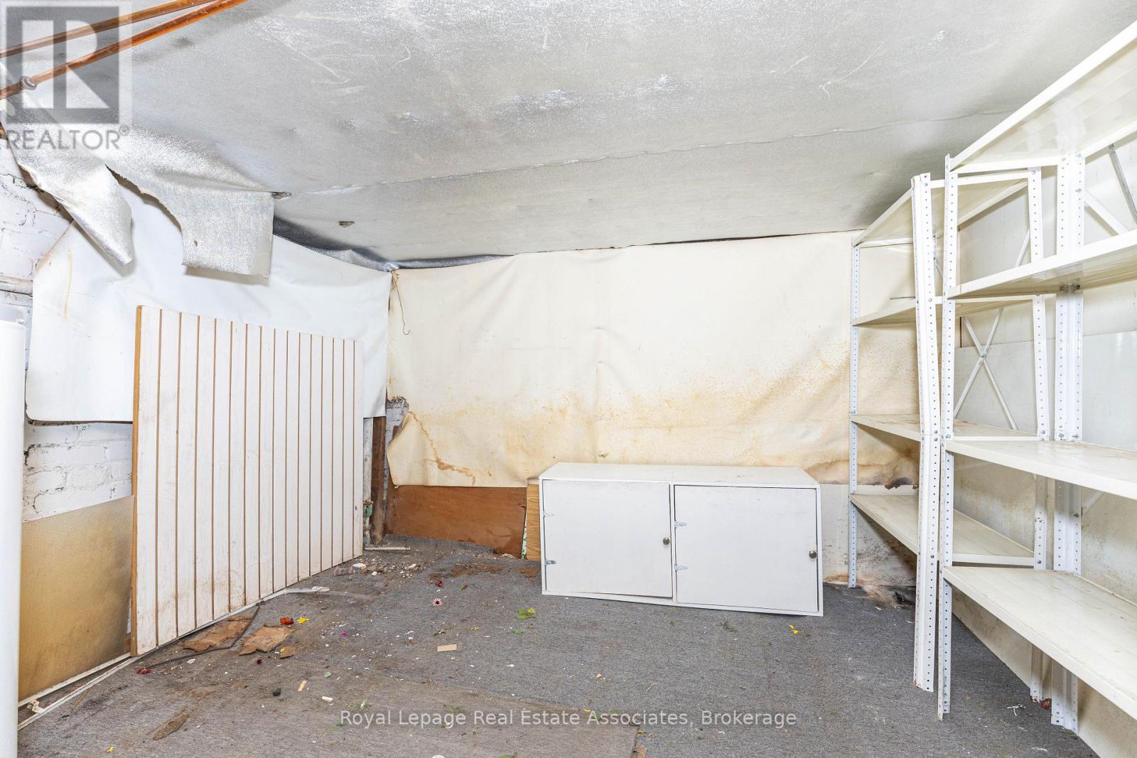 654 Bloor Street W, Toronto, ON