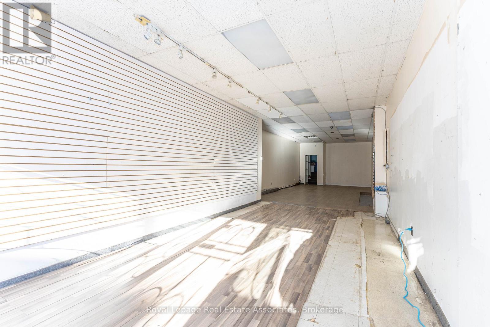 654 Bloor Street W, Toronto, ON