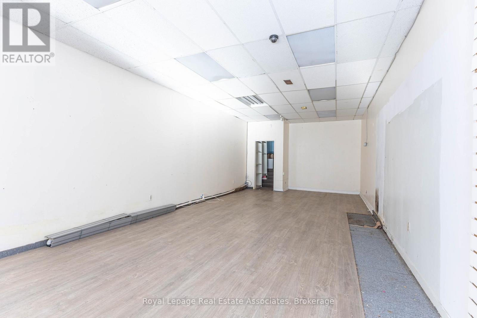 654 Bloor Street W, Toronto, ON