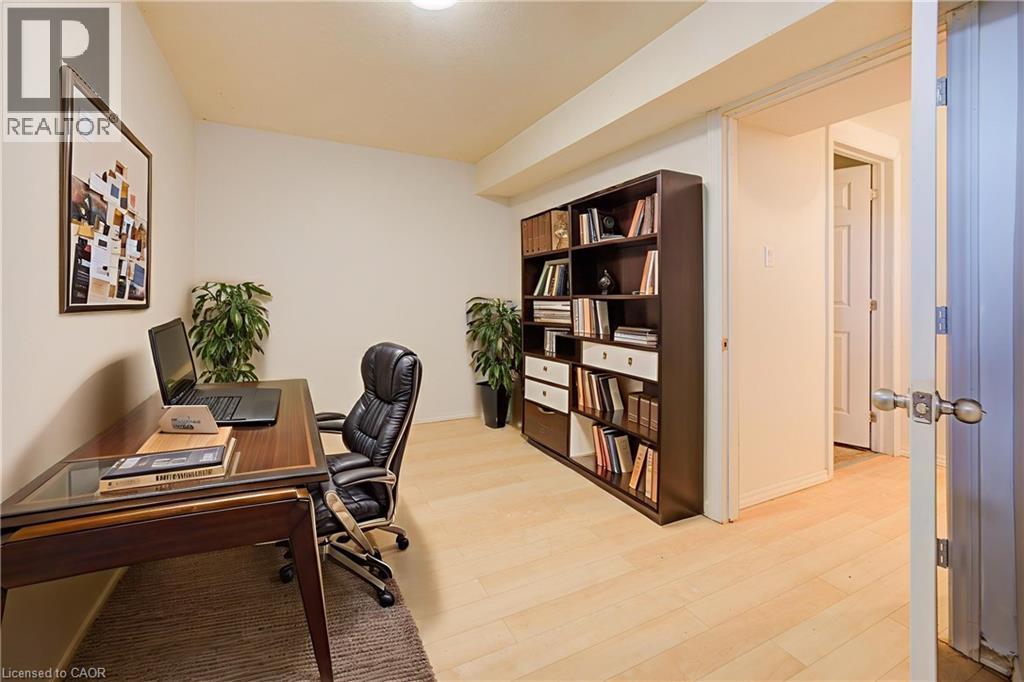 302 College Avenue W Unit# 112, Guelph, ON - Indoor Photo Showing Office