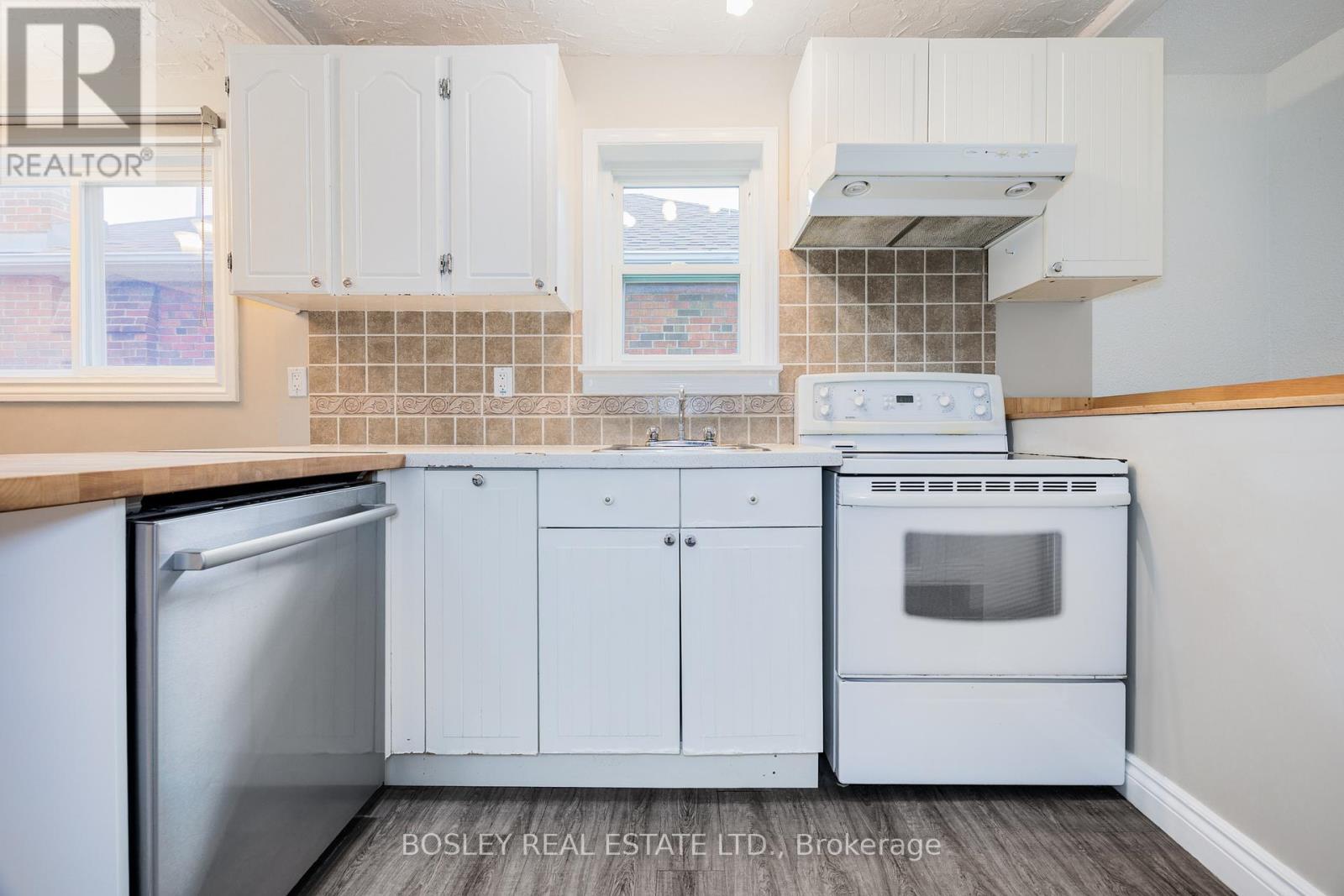 651 Cosburn Avenue, Toronto, ON - Indoor Photo Showing Kitchen