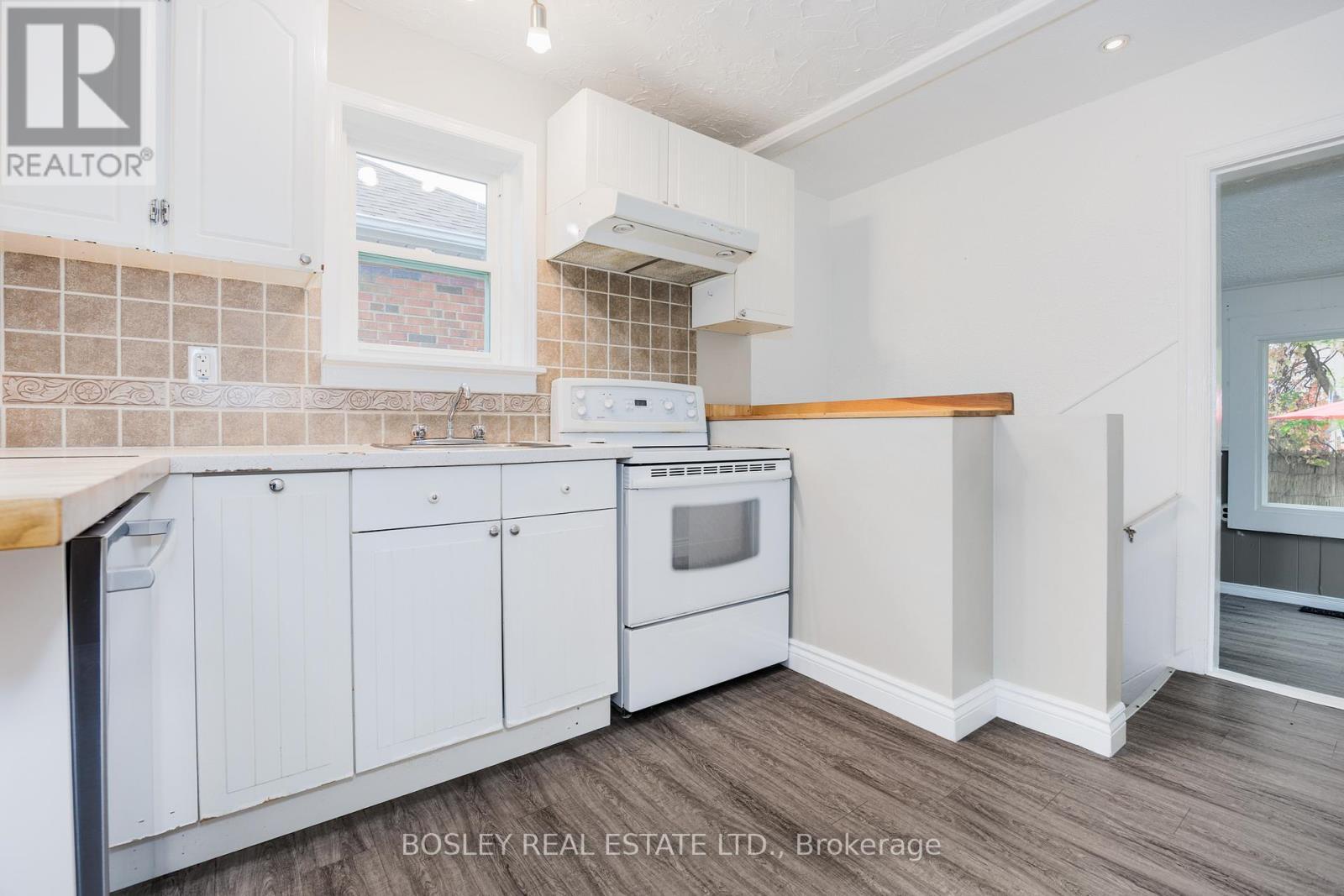 651 Cosburn Avenue, Toronto, ON - Indoor Photo Showing Kitchen