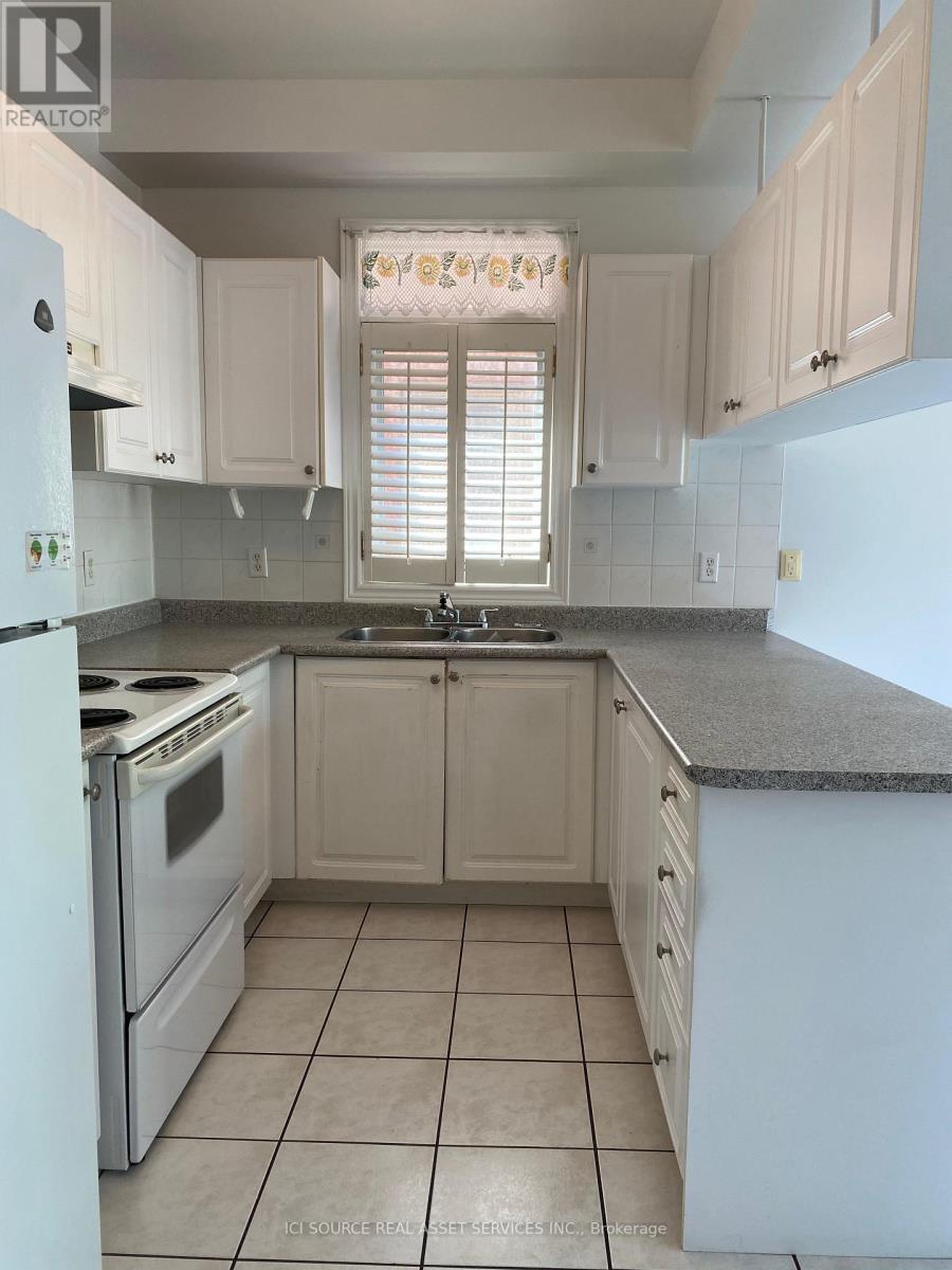 Upper Level - 169 Matthew Drive, Vaughan, ON - Indoor Photo Showing Kitchen With Double Sink