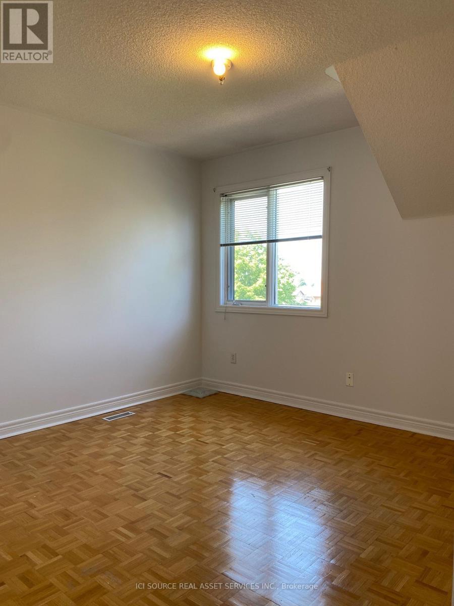 Upper Level - 169 Matthew Drive, Vaughan, ON - Indoor Photo Showing Other Room