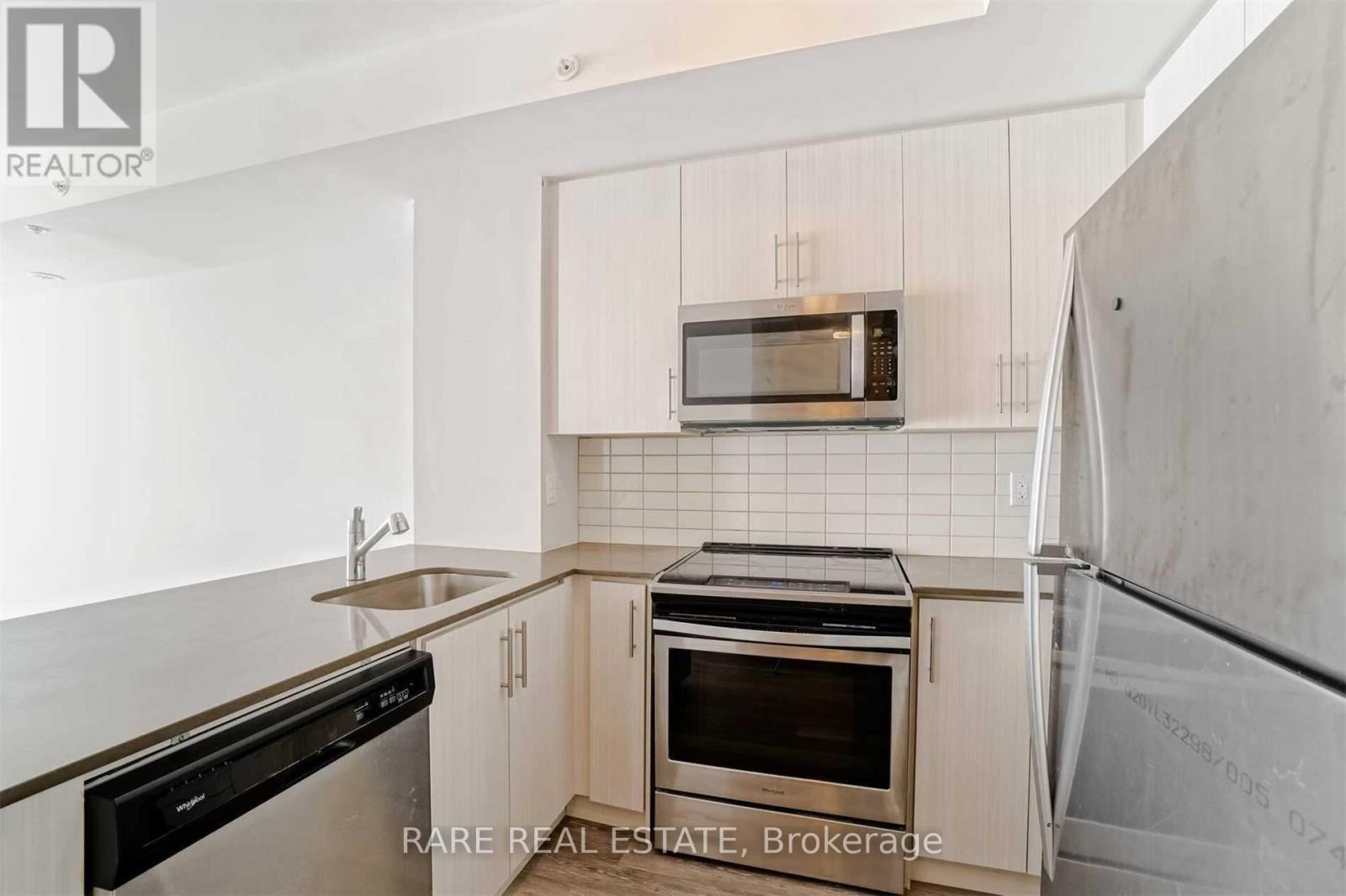 8 - 3483 Widdicombe Way, Mississauga, ON - Indoor Photo Showing Kitchen With Upgraded Kitchen