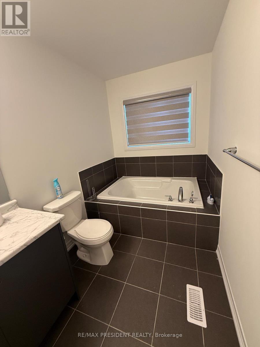 21 Velvet Way, Thorold, ON - Indoor Photo Showing Bathroom