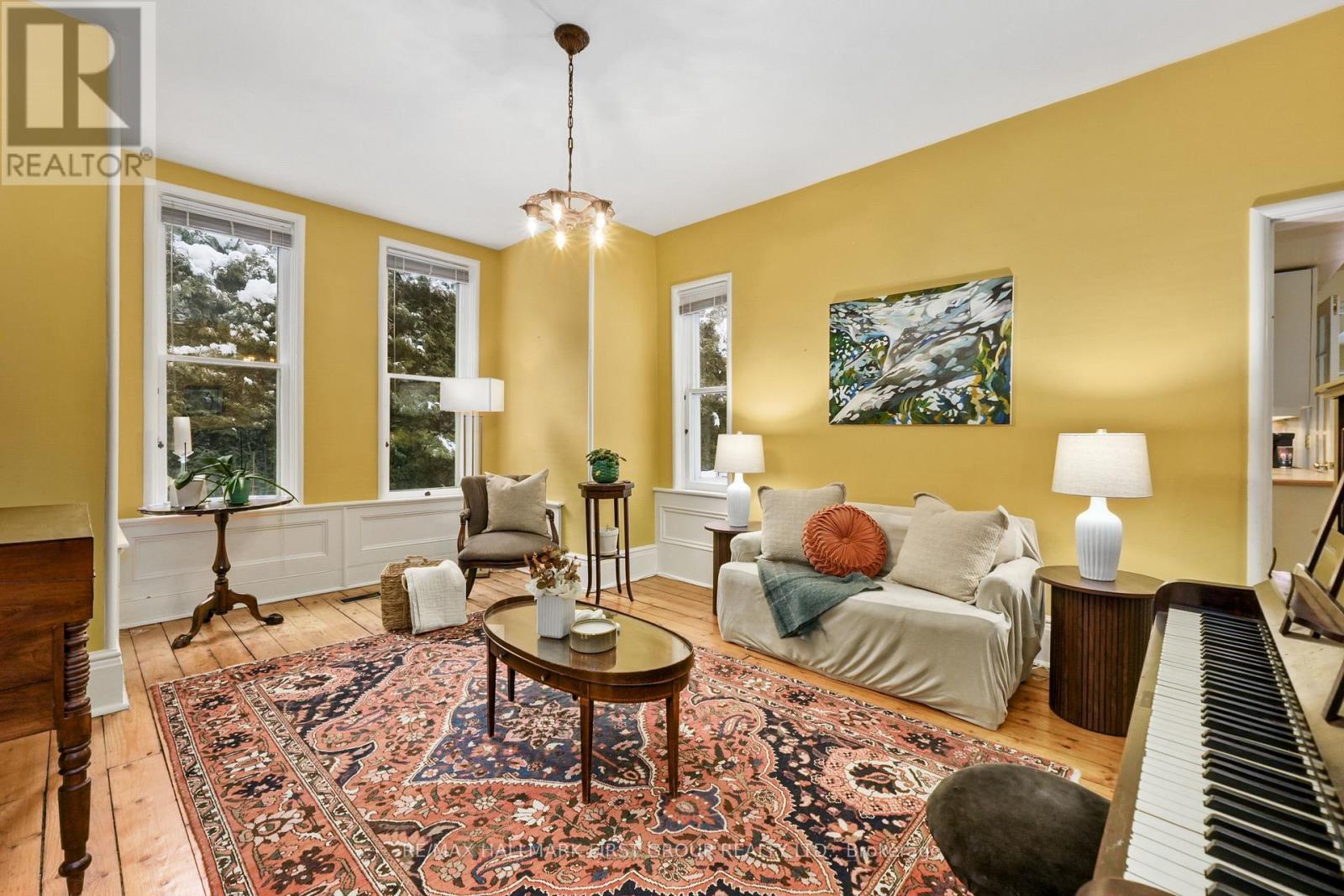 30 Bruton Street, Port Hope, ON - Indoor Photo Showing Living Room