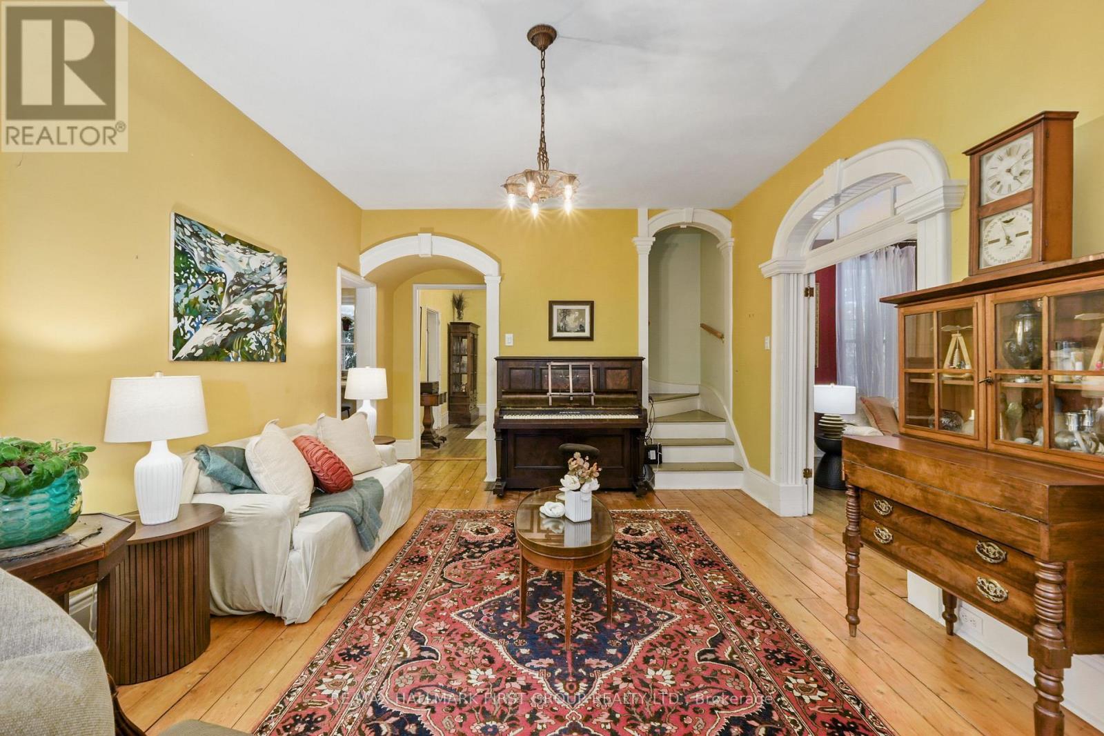 30 Bruton Street, Port Hope, ON - Indoor Photo Showing Living Room