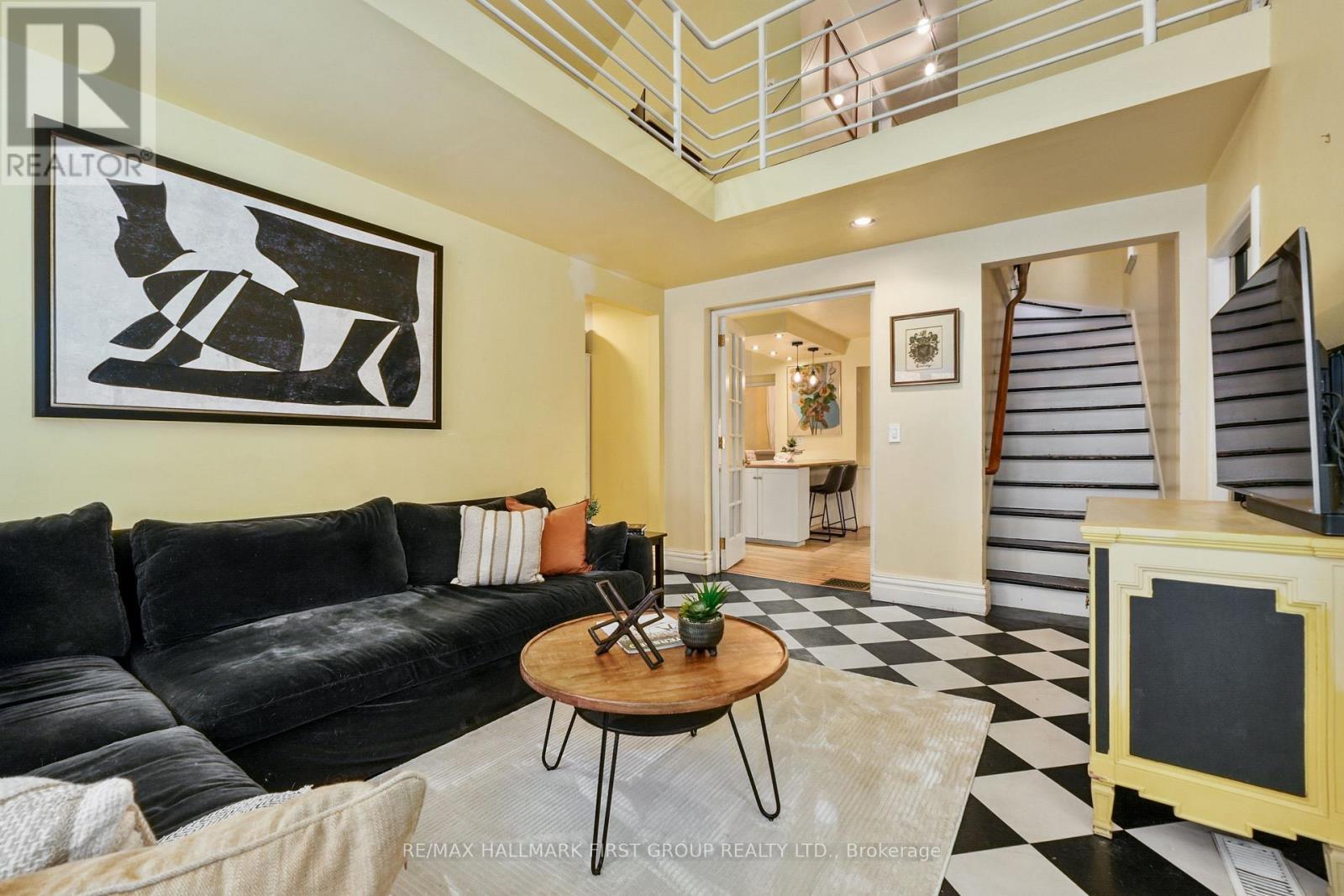 30 Bruton Street, Port Hope, ON - Indoor Photo Showing Living Room
