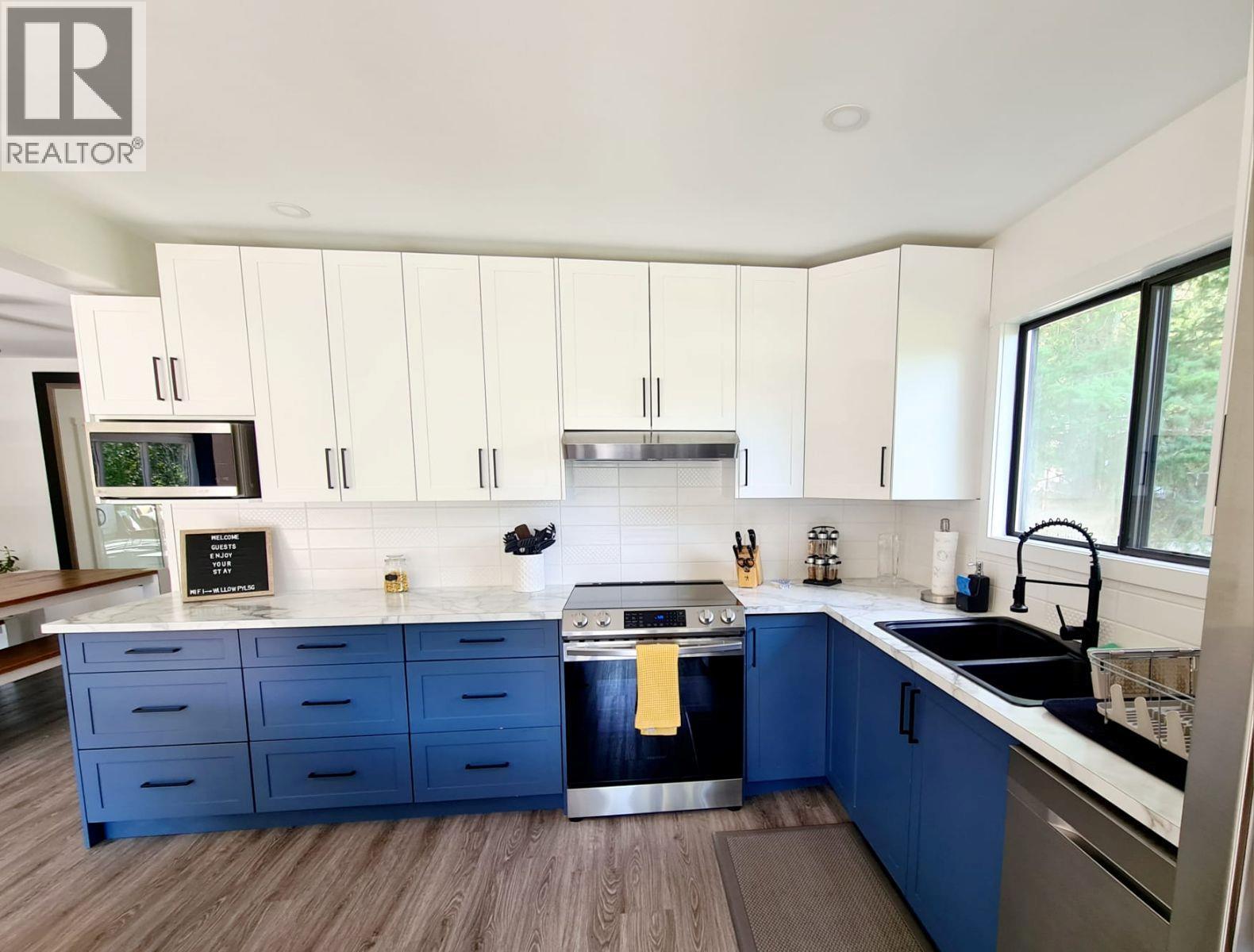 8936 Swanshore Road, Swansea Point, BC