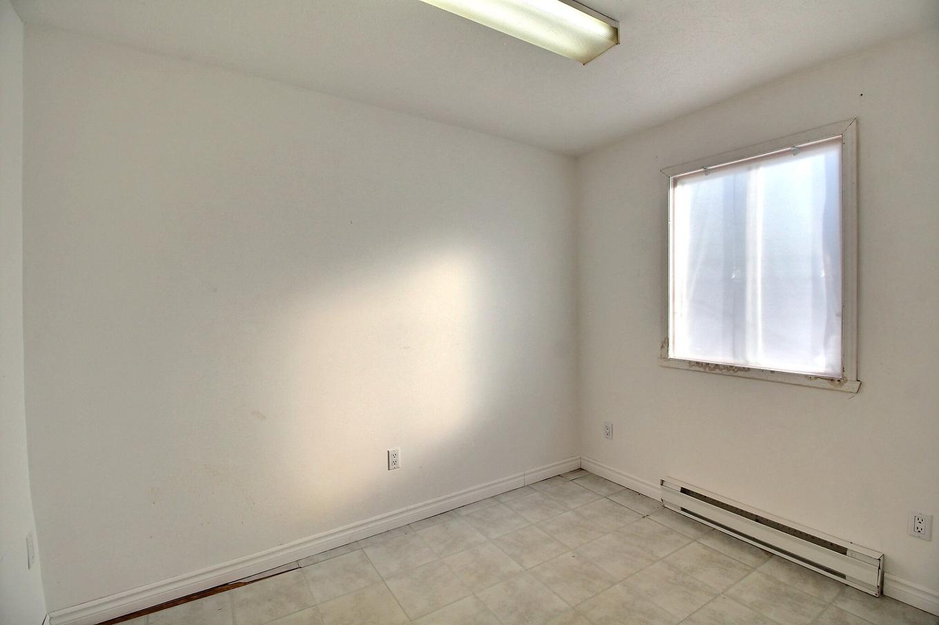 Chambre à coucher - 5285 Rue Mills, Sherbrooke (Brompton/Rock Forest/Saint-Élie/Deauville), QC - Indoor Photo Showing Other Room