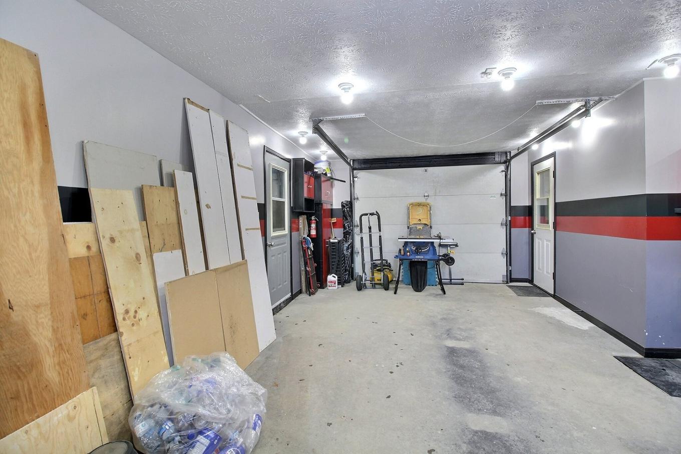 Garage - 5285 Rue Mills, Sherbrooke (Brompton/Rock Forest/Saint-Élie/Deauville), QC - Indoor Photo Showing Garage
