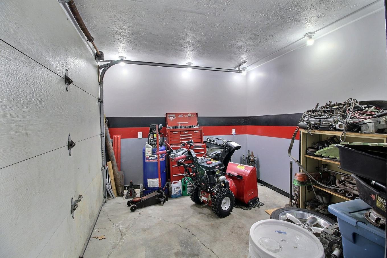 Rangement - 5285 Rue Mills, Sherbrooke (Brompton/Rock Forest/Saint-Élie/Deauville), QC - Indoor Photo Showing Garage