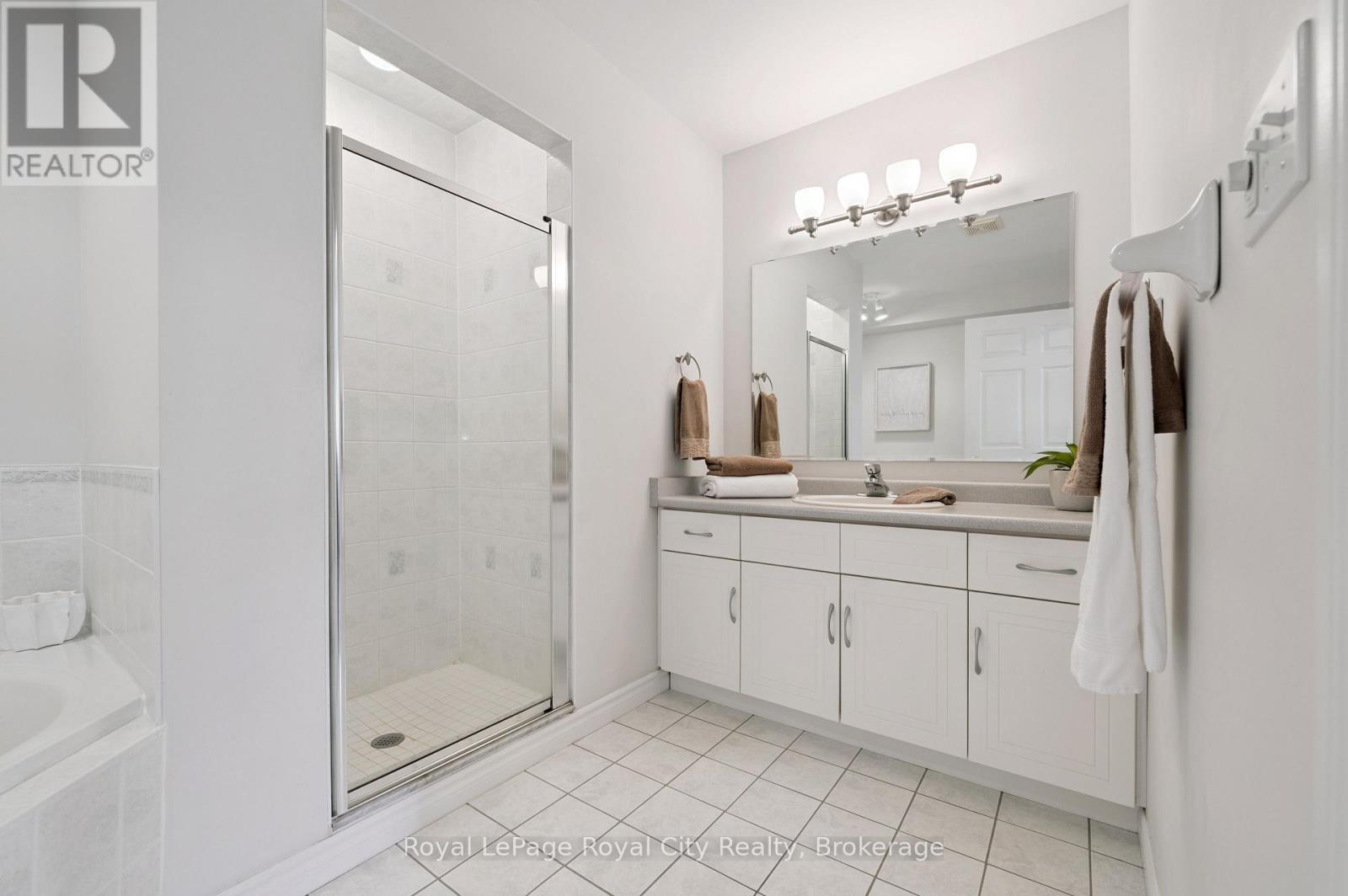 17 Terraview Crescent, Guelph (Kortright West), ON - Indoor Photo Showing Bathroom