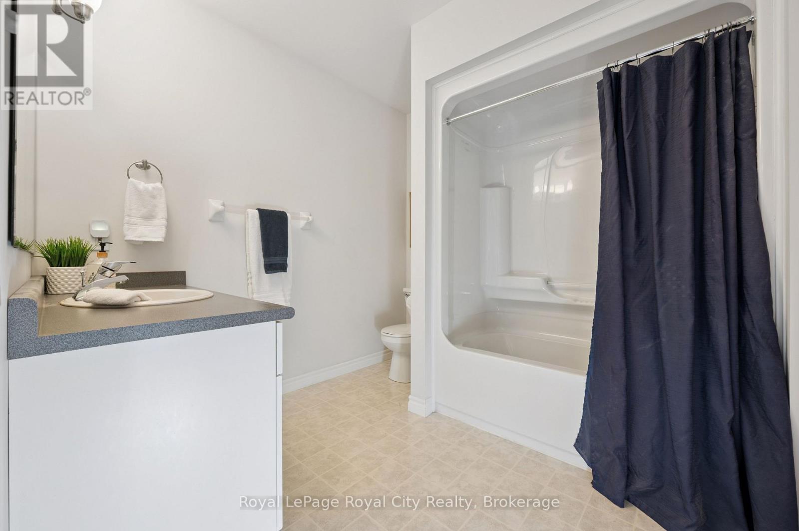 17 Terraview Crescent, Guelph (Kortright West), ON - Indoor Photo Showing Bathroom