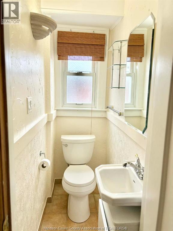 1640 Pillette Road, Windsor, ON - Indoor Photo Showing Bathroom