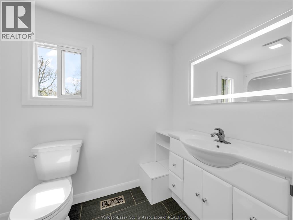 2432 Front Road, Lasalle, ON - Indoor Photo Showing Bathroom