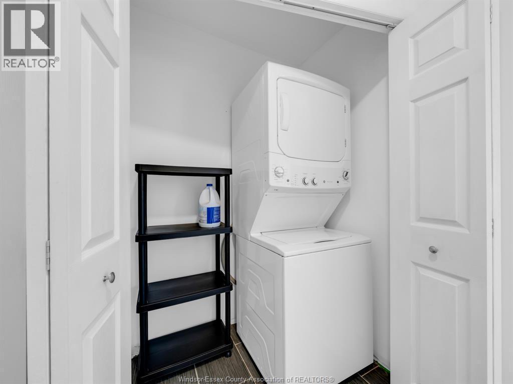 2432 Front Road, Lasalle, ON - Indoor Photo Showing Laundry Room