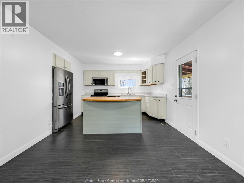 2432 Front Road, Lasalle, ON - Indoor Photo Showing Kitchen