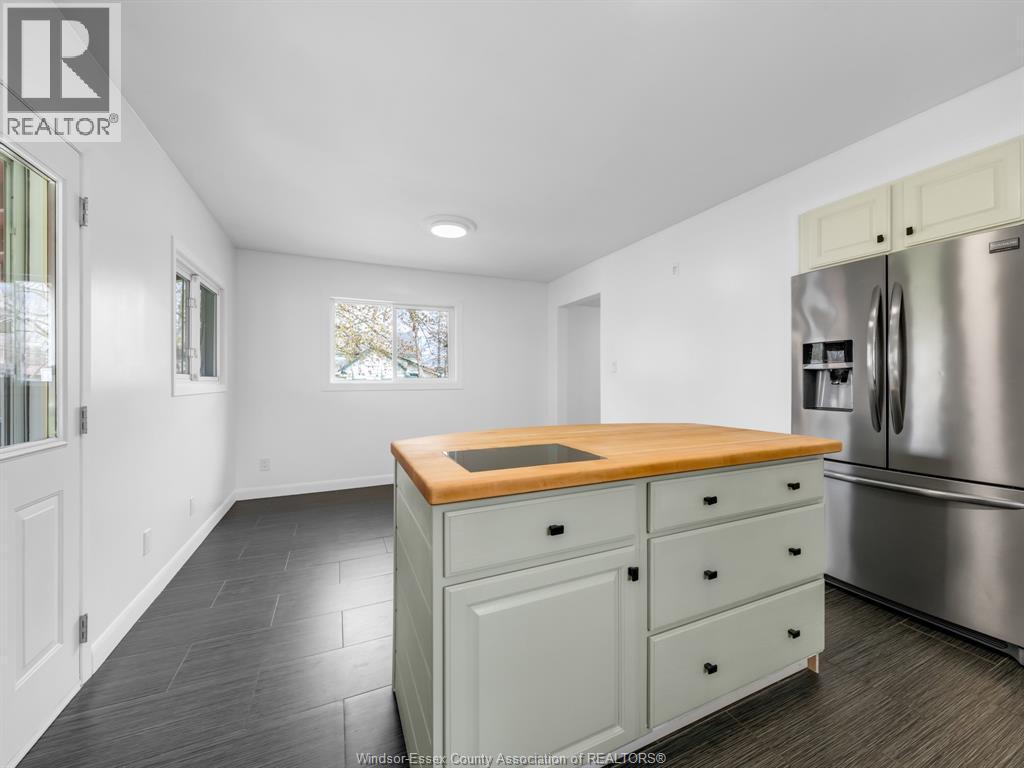 2432 Front Road, Lasalle, ON - Indoor Photo Showing Kitchen