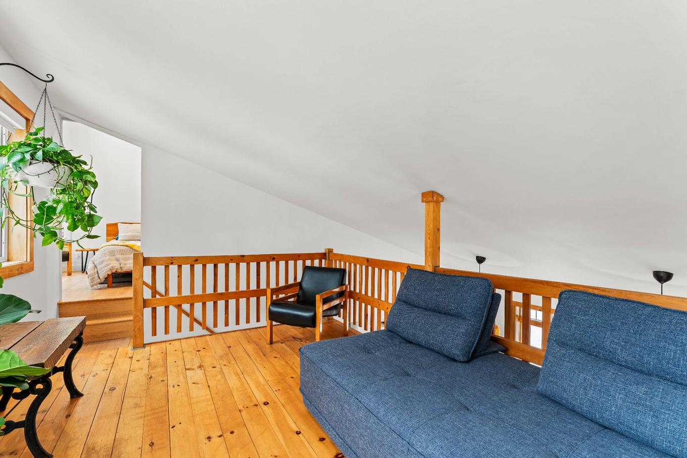 Mezzanine - 10 Ch. Lily-Butters, Eastman, QC - Indoor