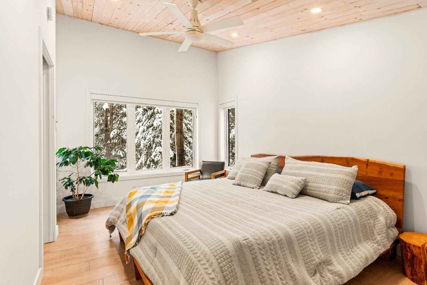 Chambre à coucher - 10 Ch. Lily-Butters, Eastman, QC - Indoor Photo Showing Bedroom