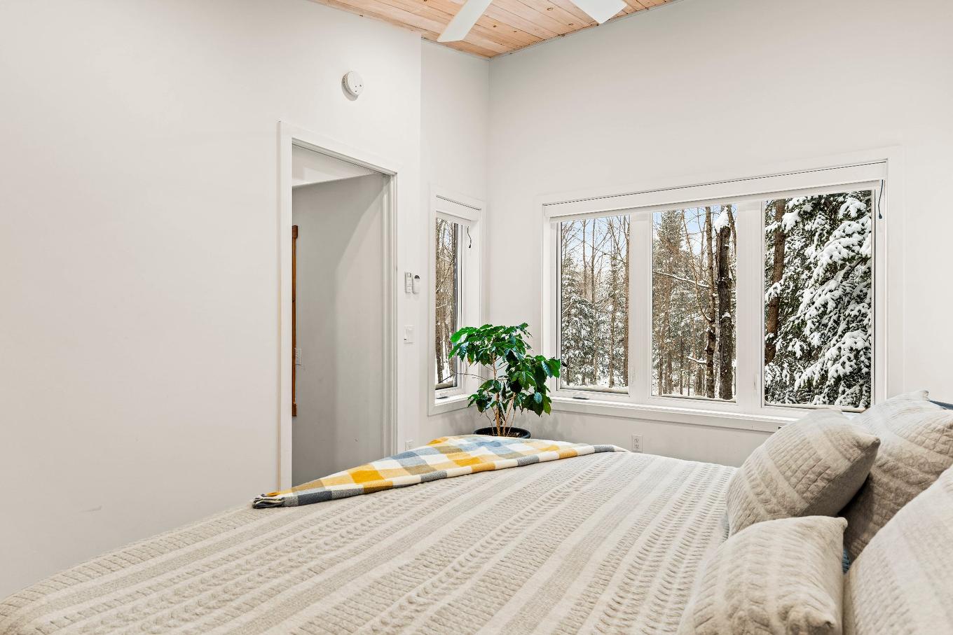 Chambre à coucher - 10 Ch. Lily-Butters, Eastman, QC - Indoor Photo Showing Bedroom