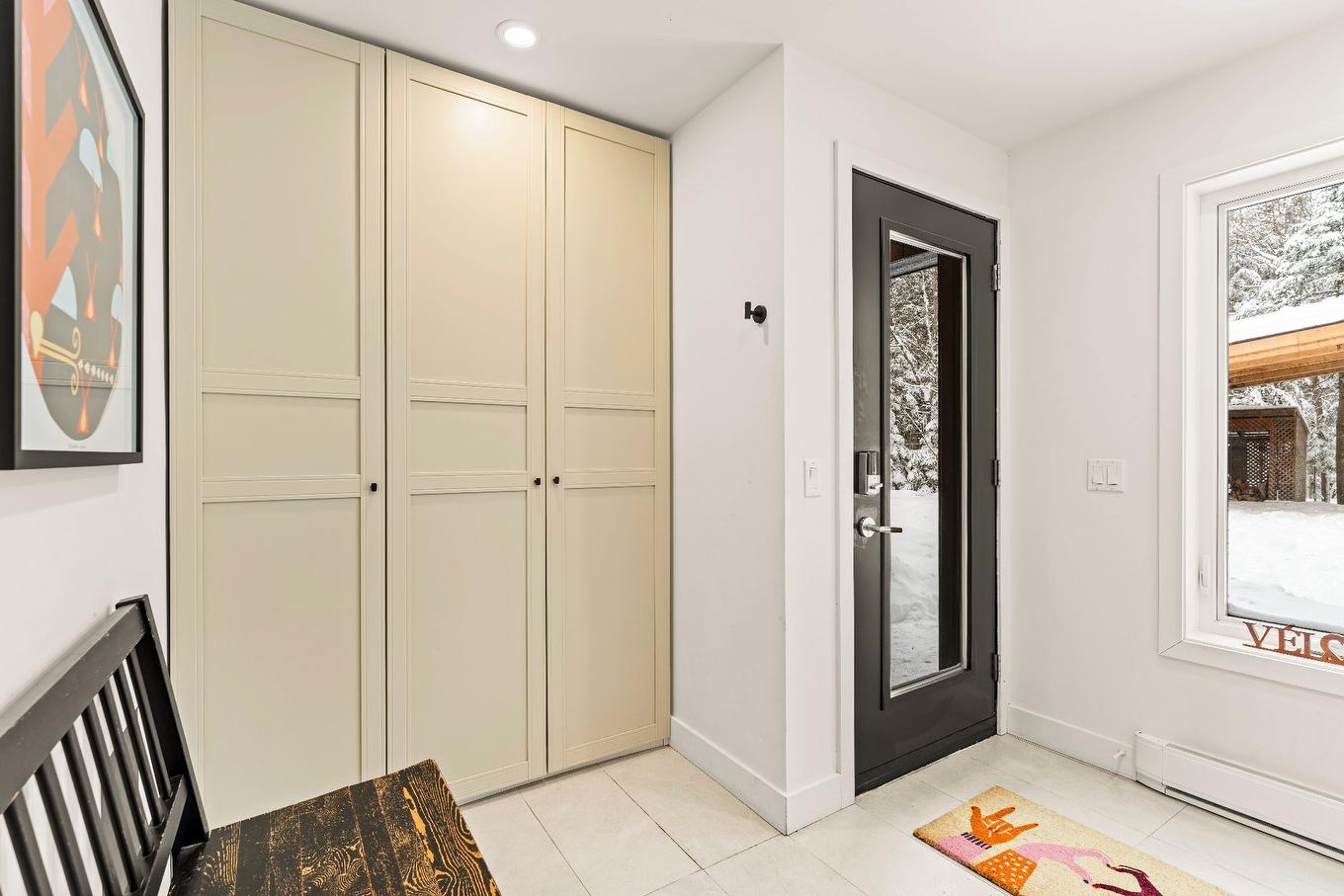 Hall d'entrée/Vestibule - 10 Ch. Lily-Butters, Eastman, QC - Indoor Photo Showing Other Room