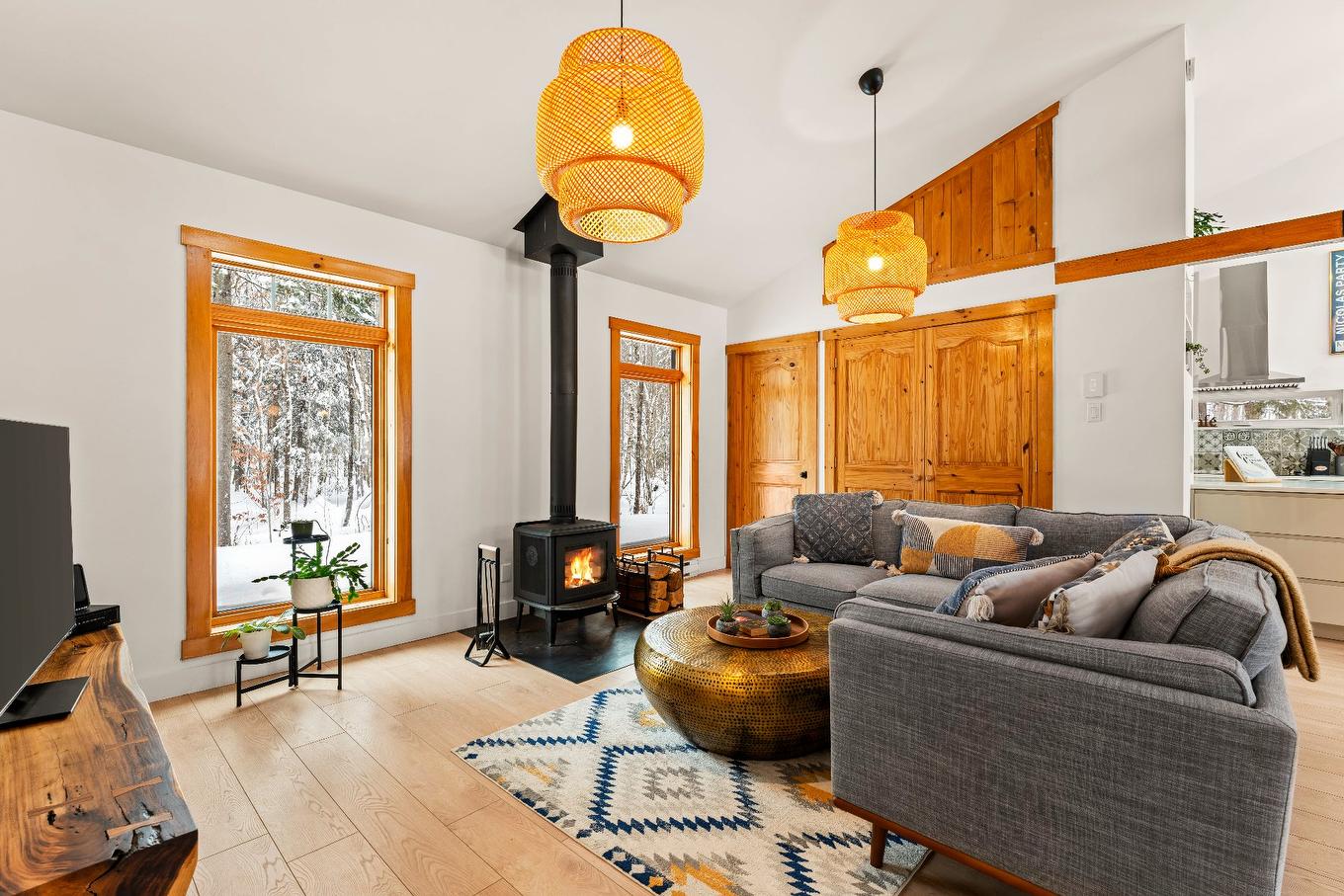 Salon - 10 Ch. Lily-Butters, Eastman, QC - Indoor Photo Showing Other Room