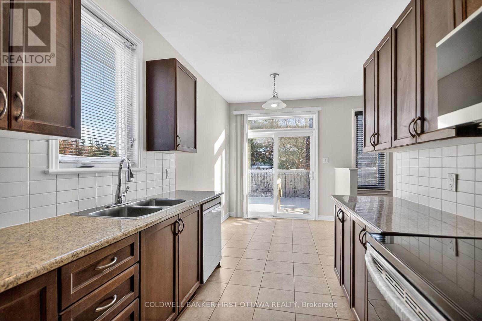 184 Highbury Park Drive, Ottawa, ON - Indoor Photo Showing Kitchen With Double Sink With Upgraded Kitchen