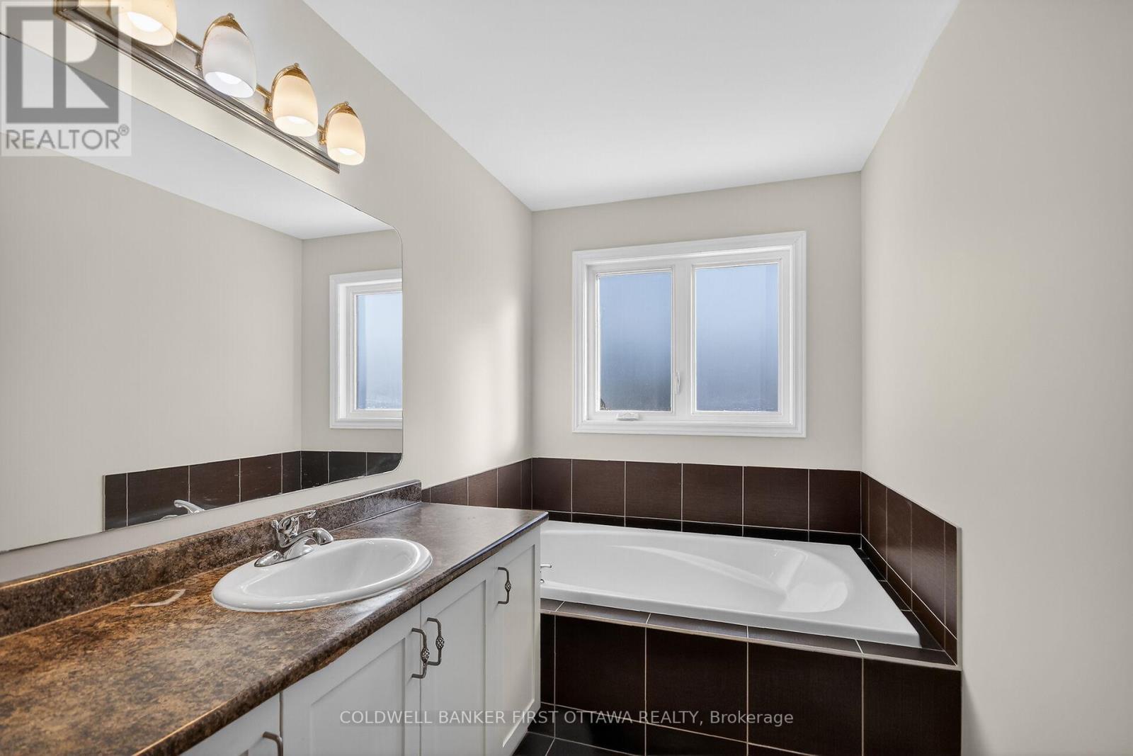 184 Highbury Park Drive, Ottawa, ON - Indoor Photo Showing Bathroom