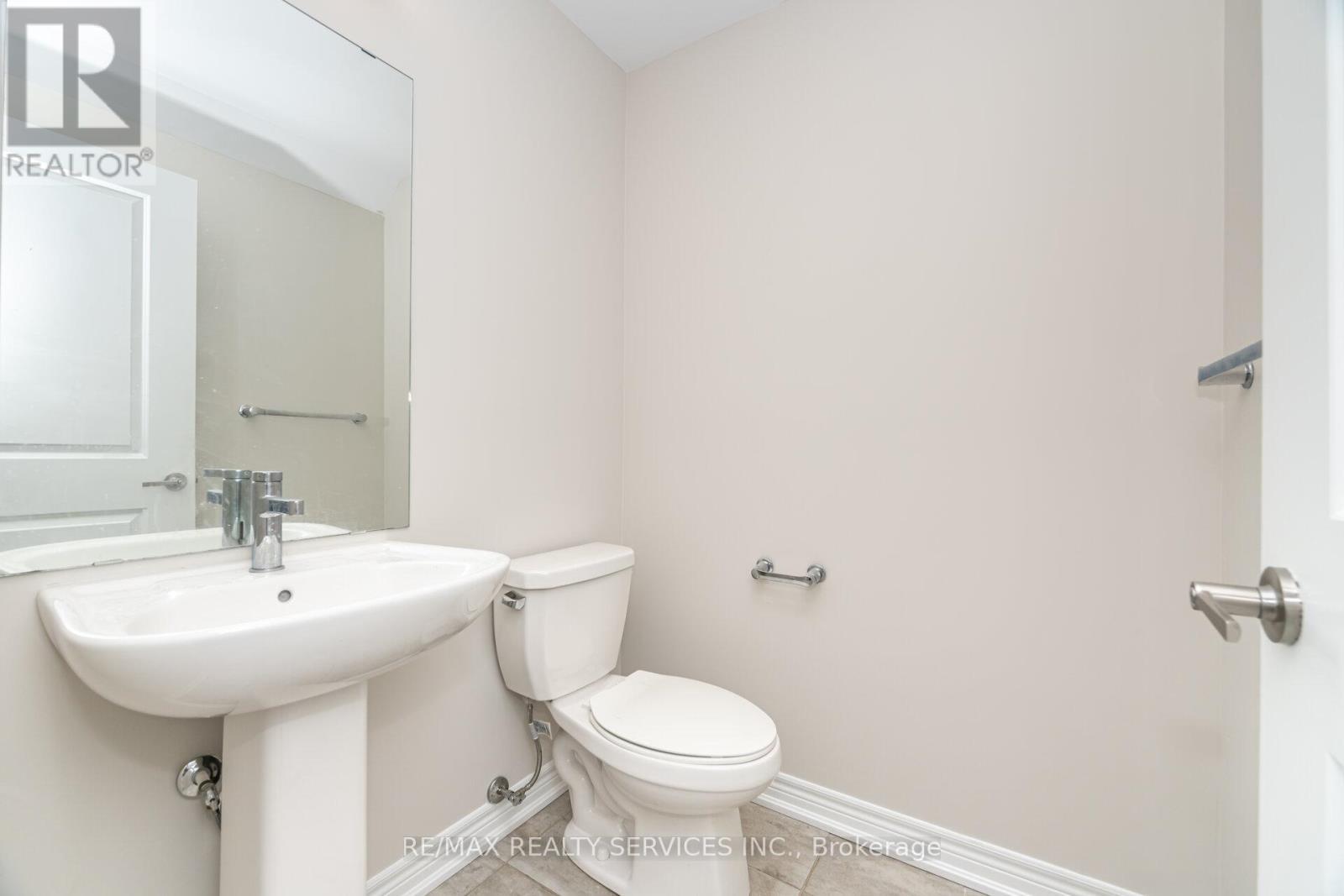 113 - 10 Birmingham Drive, Cambridge, ON - Indoor Photo Showing Bathroom