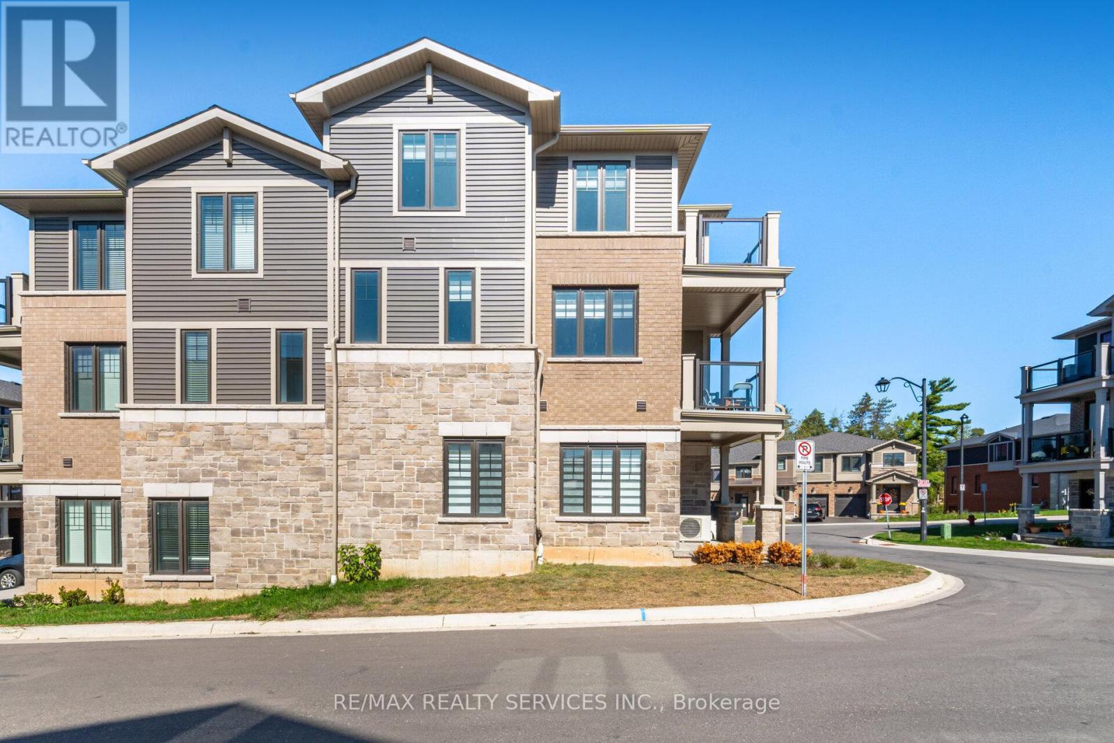 113 - 10 Birmingham Drive, Cambridge, ON - Outdoor With Facade