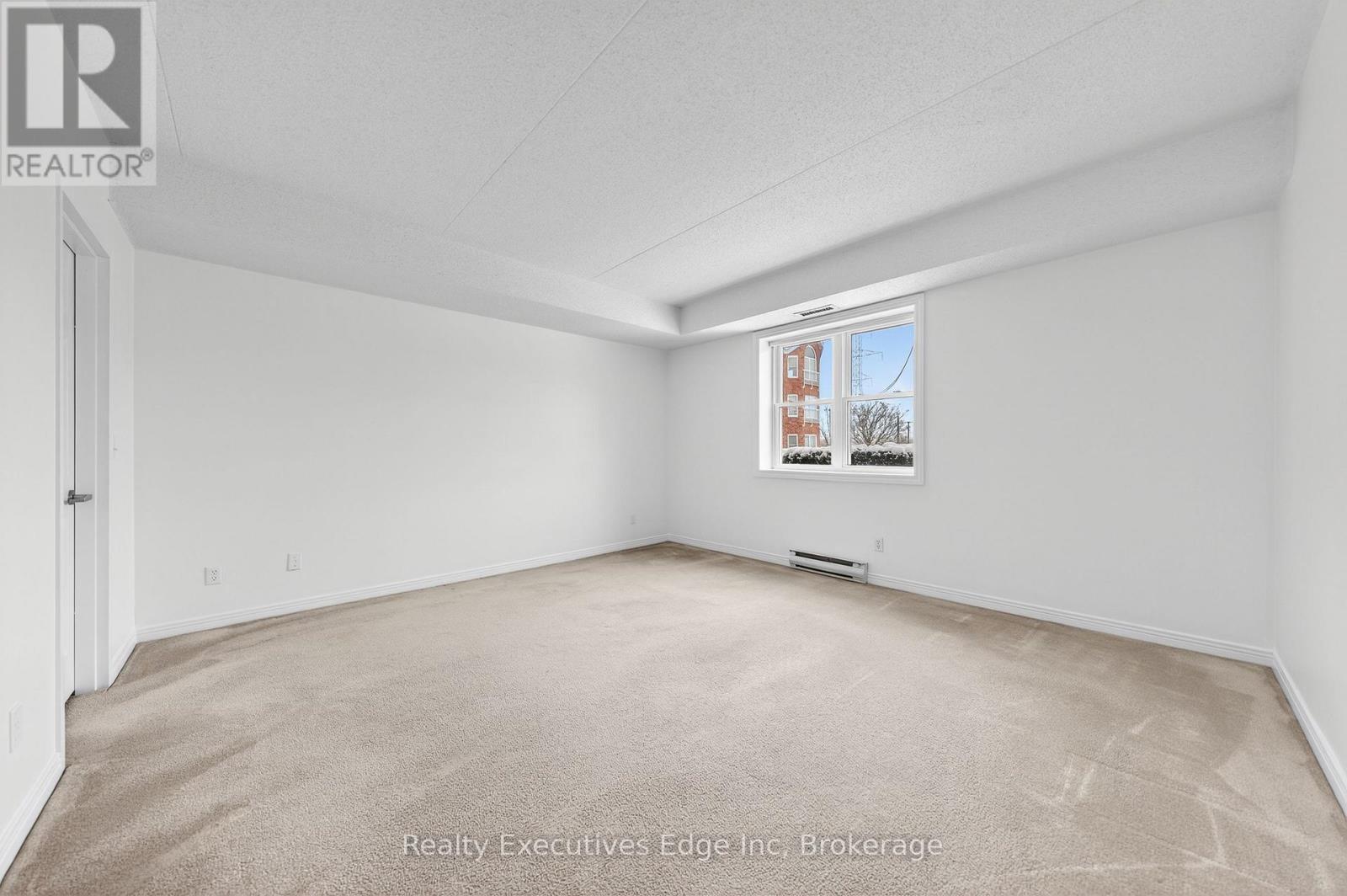 103 - 208 Silvercreek Parkway N, Guelph (Junction/Onward Willow), ON