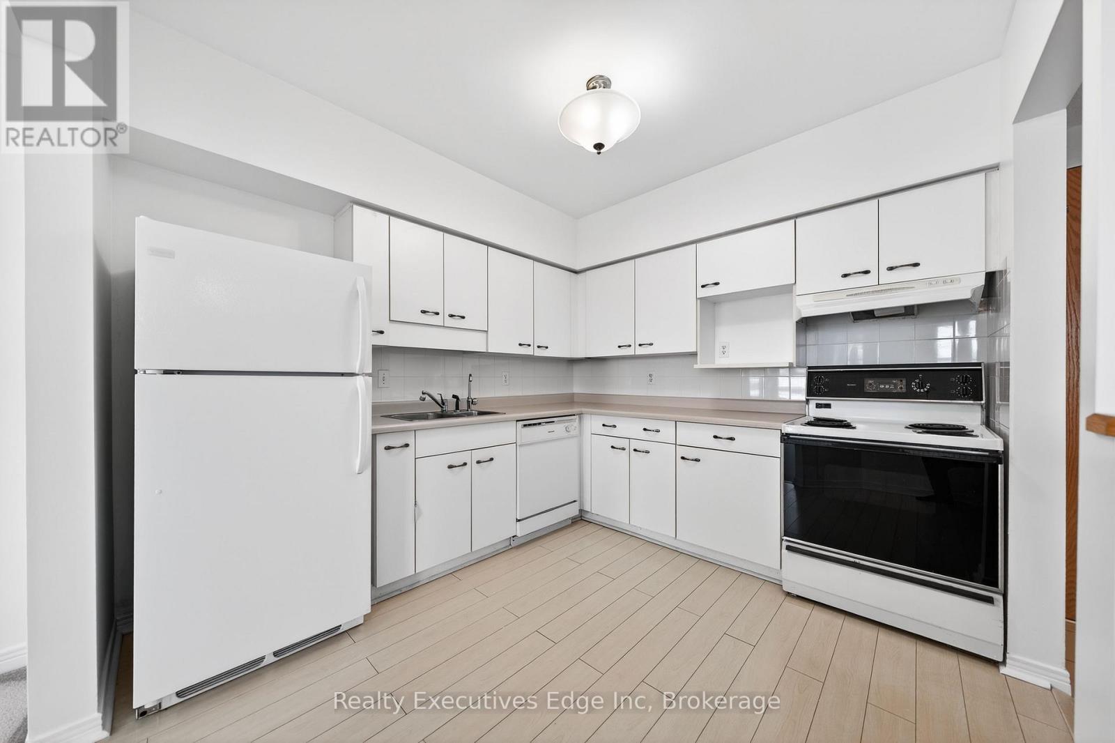 103 - 208 Silvercreek Parkway N, Guelph (Junction/Onward Willow), ON