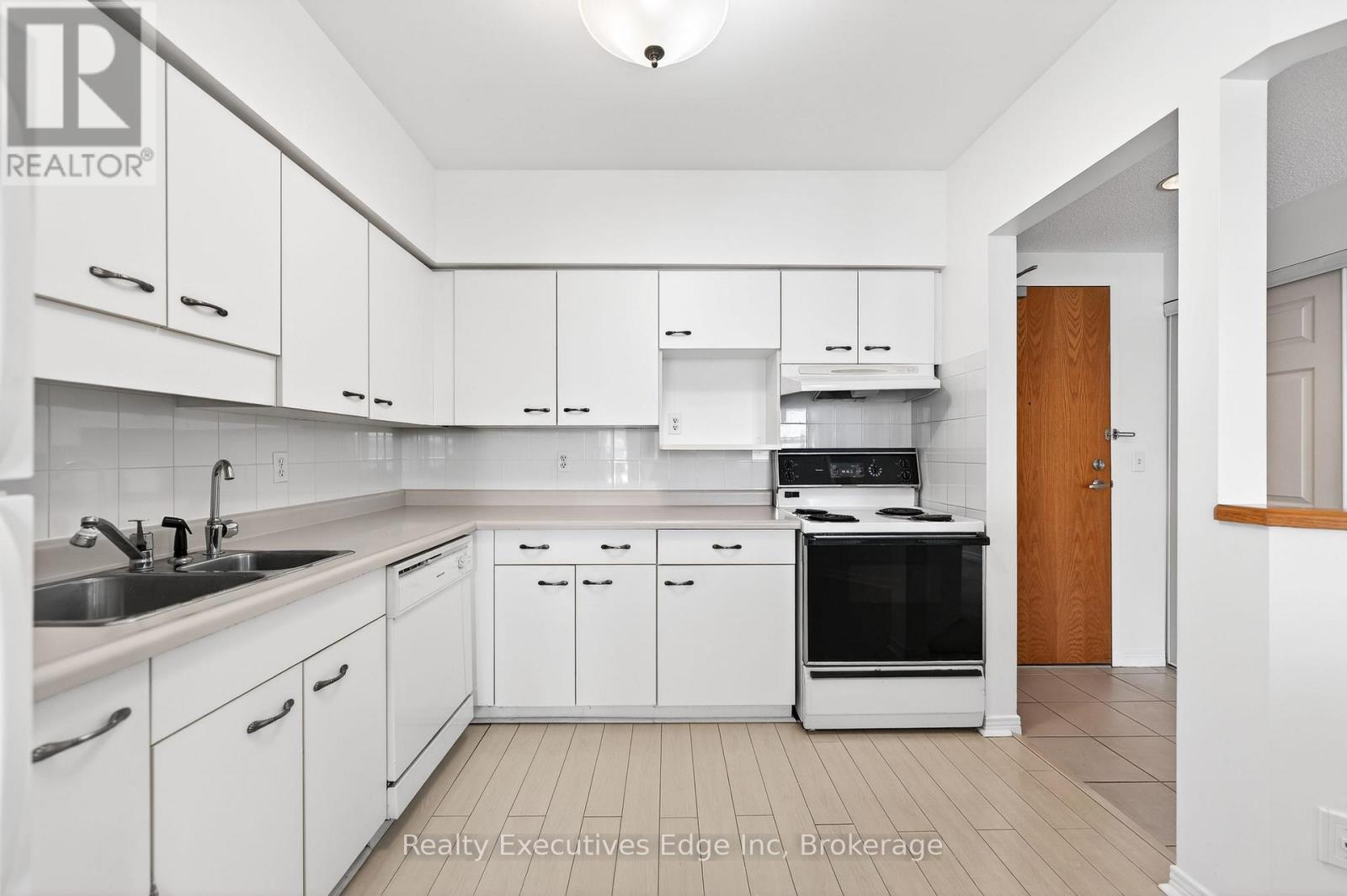 103 - 208 Silvercreek Parkway N, Guelph (Junction/Onward Willow), ON