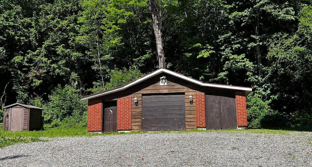 Garage - 313 Ch. De La Rivière-Blanche, Mayo, QC - Outdoor