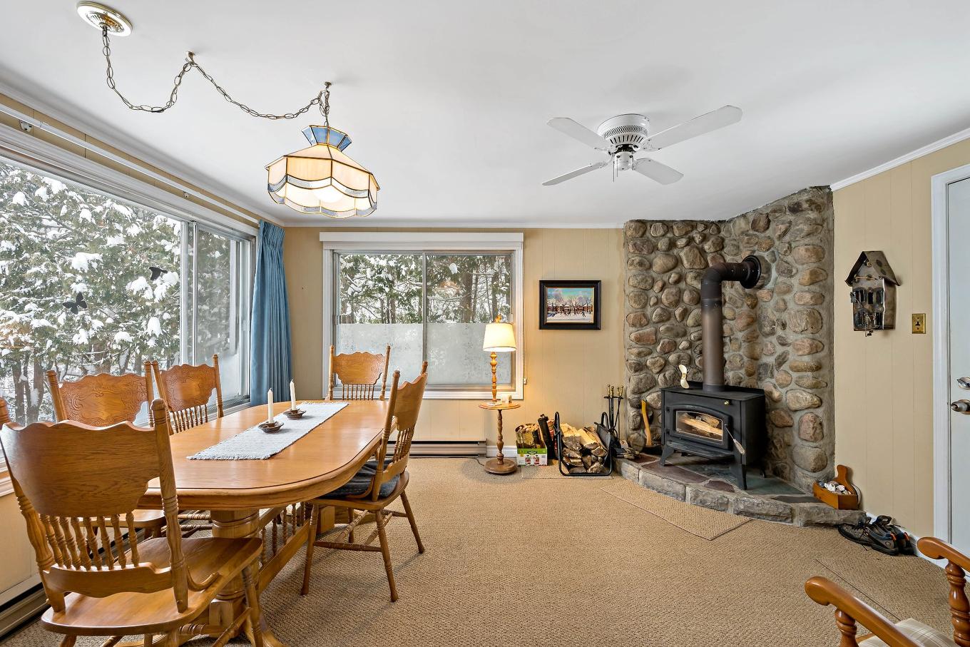 Dining room - 202 Ch. Brunette, Lac-Supérieur, QC - Indoor Photo Showing Dining Room With Fireplace