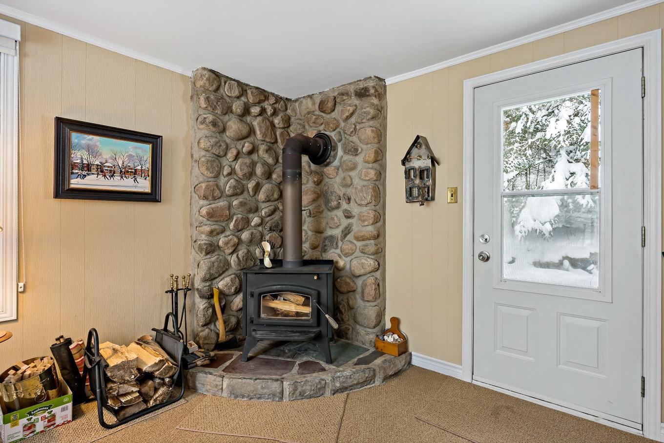 Other - 202 Ch. Brunette, Lac-Supérieur, QC - Indoor With Fireplace