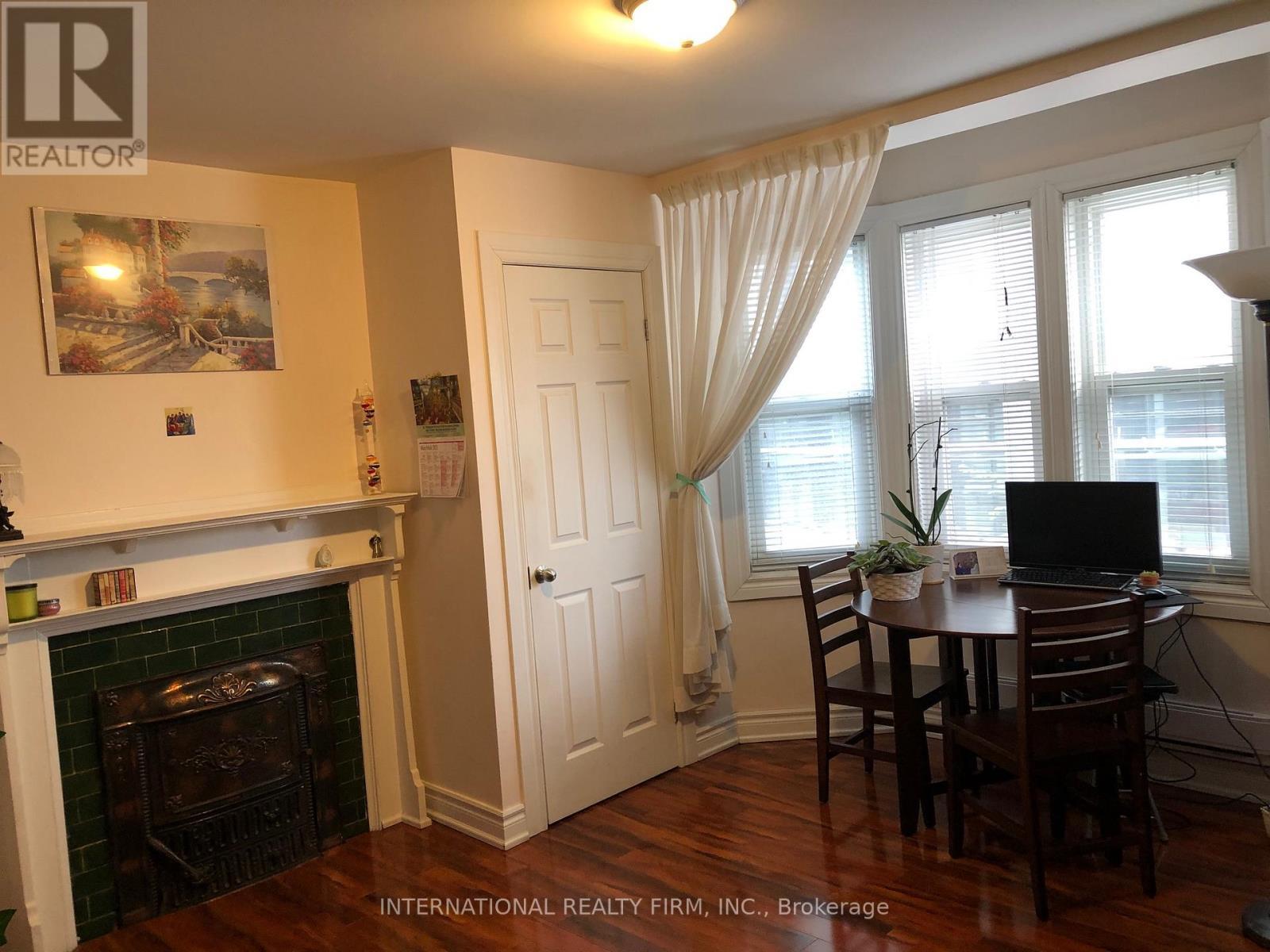 2B - 197 Dundas Street E, Toronto, ON - Indoor