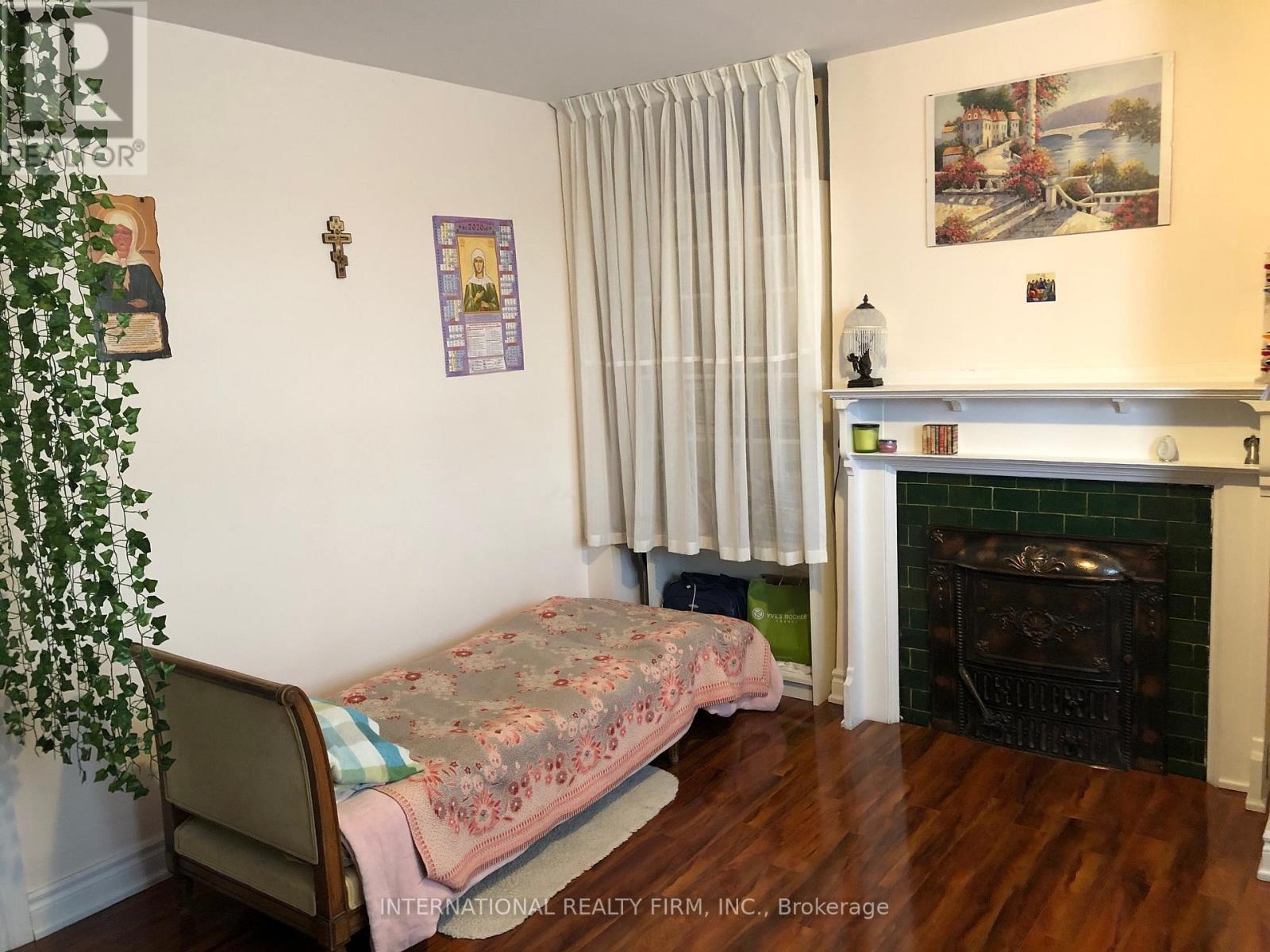 2B - 197 Dundas Street E, Toronto, ON - Indoor Photo Showing Bedroom