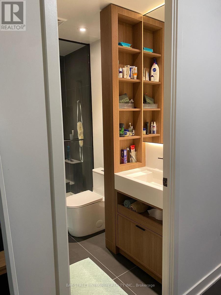 2009 - 55 Charles Street E, Toronto, ON - Indoor