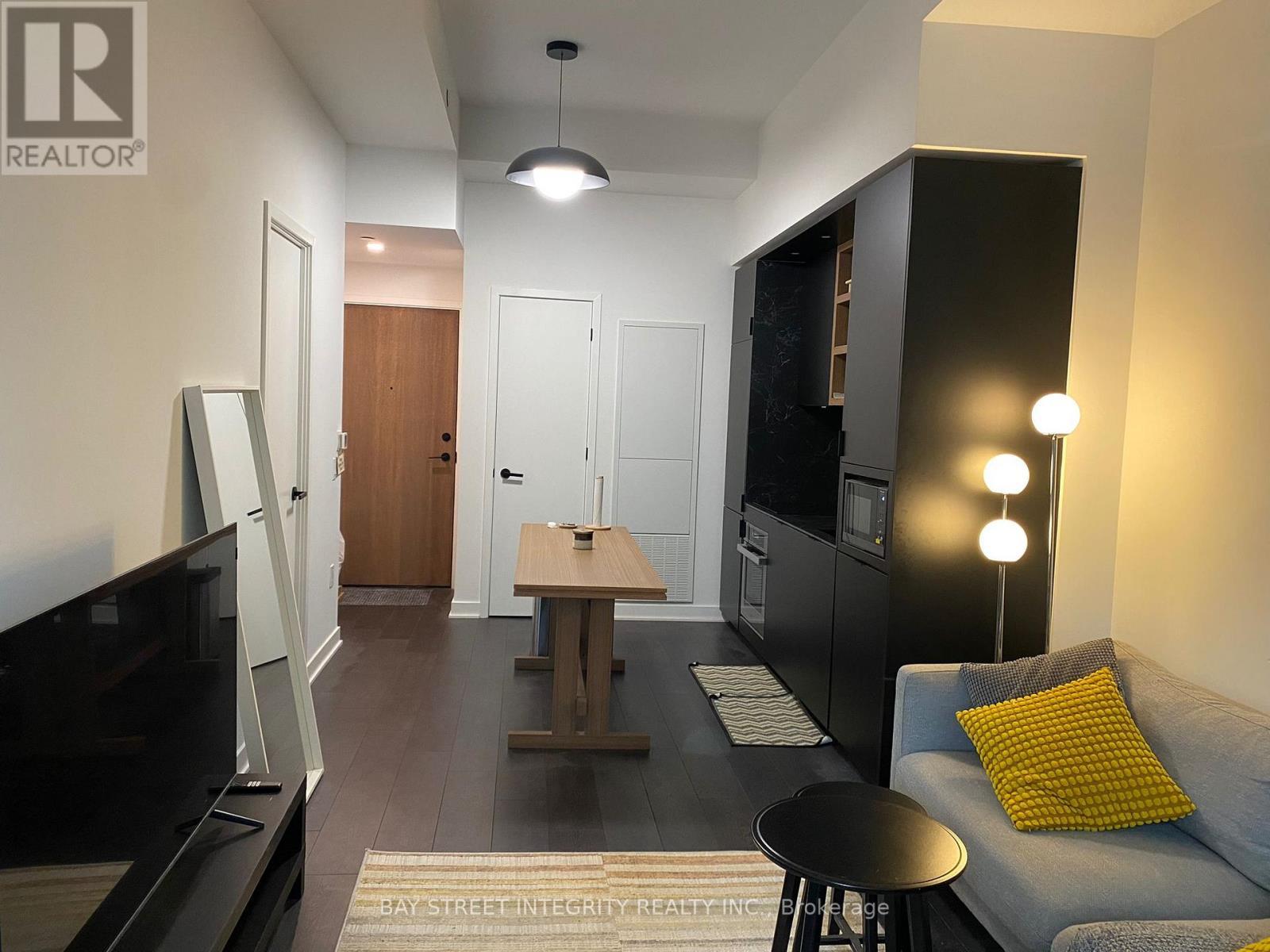 2009 - 55 Charles Street E, Toronto, ON - Indoor