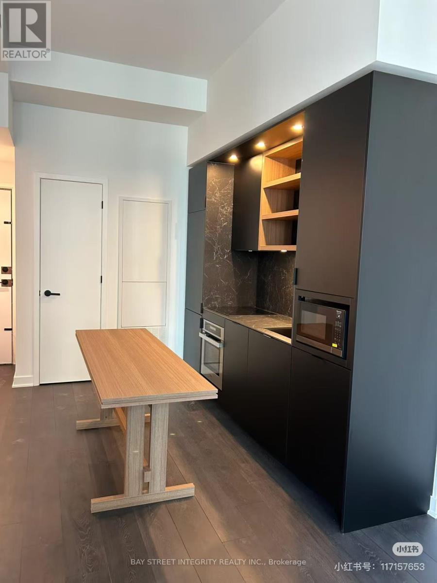 2009 - 55 Charles Street E, Toronto, ON - Indoor