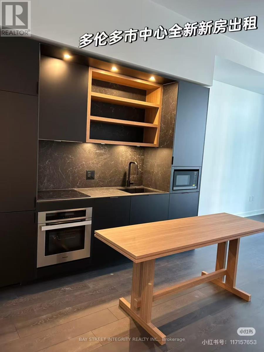 2009 - 55 Charles Street E, Toronto, ON -