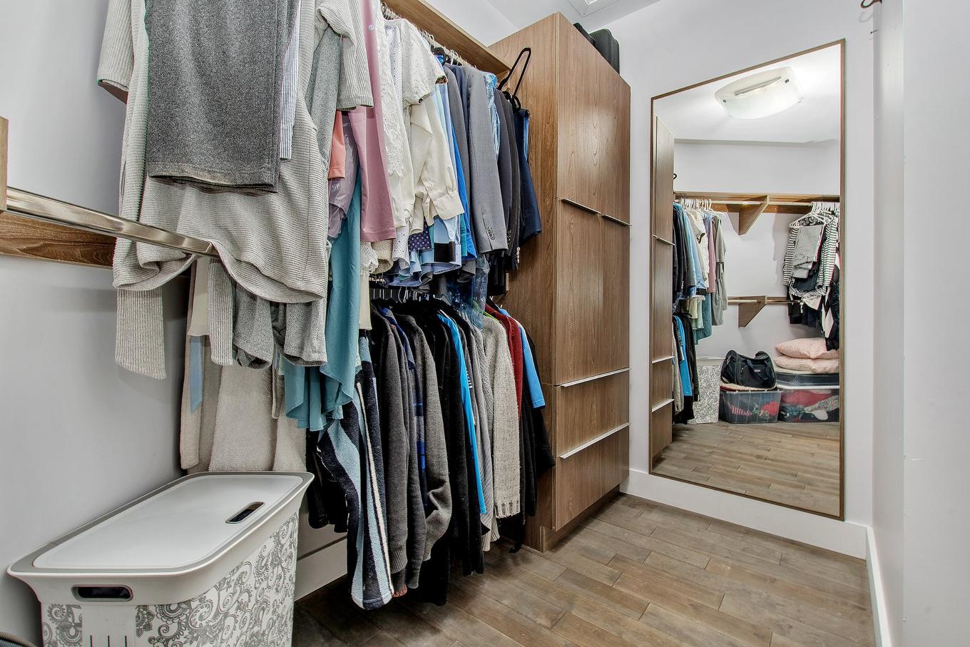 Penderie (Walk-in) - 73 Ch. Des Malards, Sainte-Anne-Des-Lacs, QC - Indoor With Storage