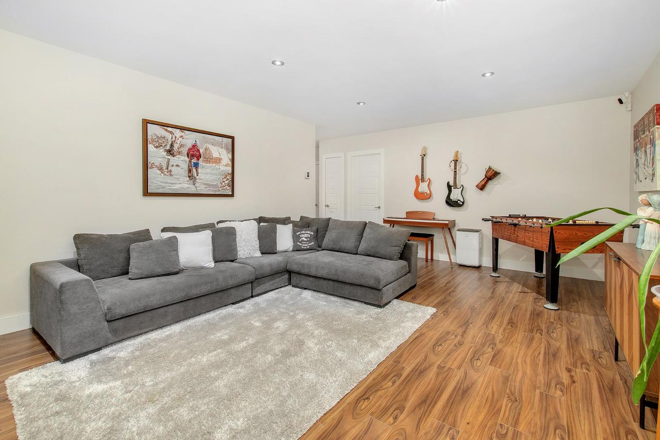 Sous-sol - 73 Ch. Des Malards, Sainte-Anne-Des-Lacs, QC - Indoor Photo Showing Living Room