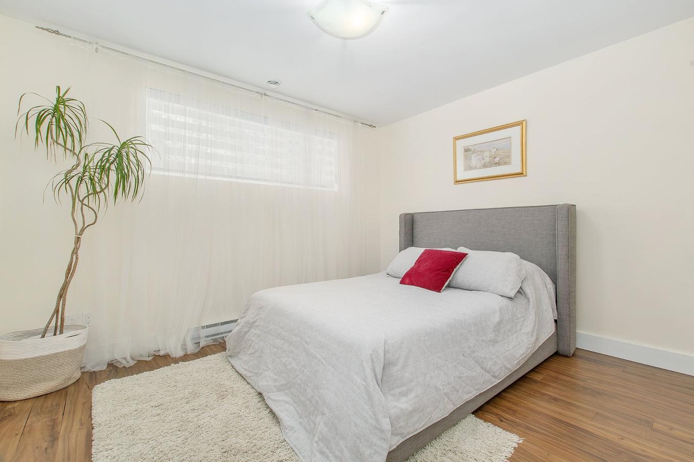 Chambre à coucher - 73 Ch. Des Malards, Sainte-Anne-Des-Lacs, QC - Indoor Photo Showing Bedroom