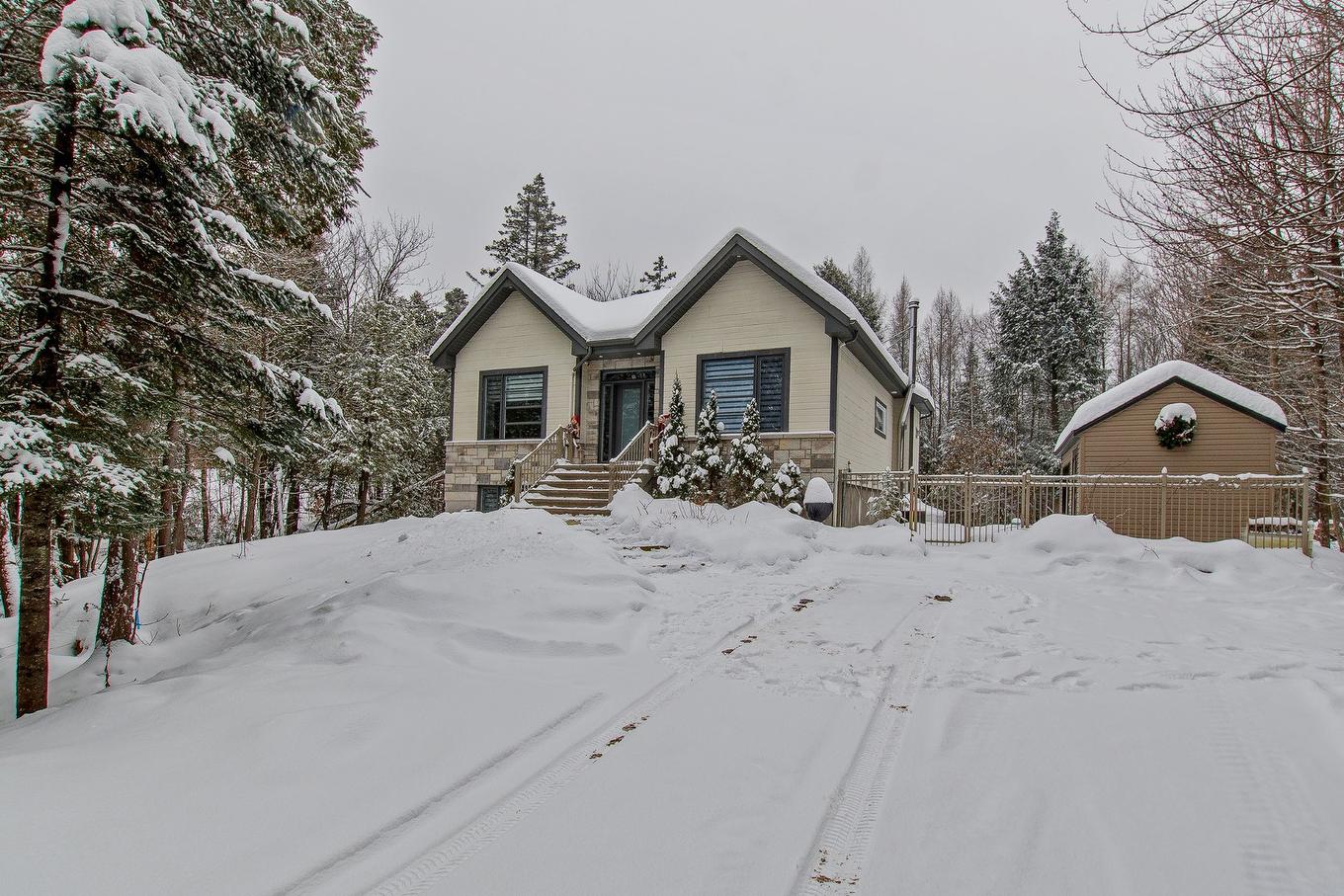 Extérieur - 73 Ch. Des Malards, Sainte-Anne-Des-Lacs, QC - Outdoor With Facade